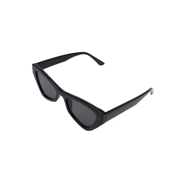 Siyah güneş gözlüğü”Adicta a las compras 